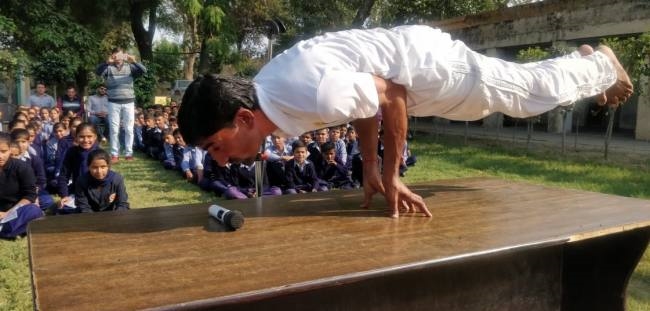 शिविर में सिखाए प्राकृतिक चिकित्सा से उपचार के गुर