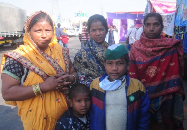 किसान आंदोलन : इलाज मिला न नौकरी बची, अब पछता रहीं आंदोलन में आई महिलाएं