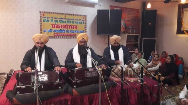गुरु गोविद सिंह के प्रकाशोत्सव पर सजा दीवान