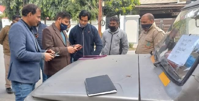 फ्लाइंग स्क्वायड ने प्रापर्टी डीलर की कार से पकड़े 37 लाख
