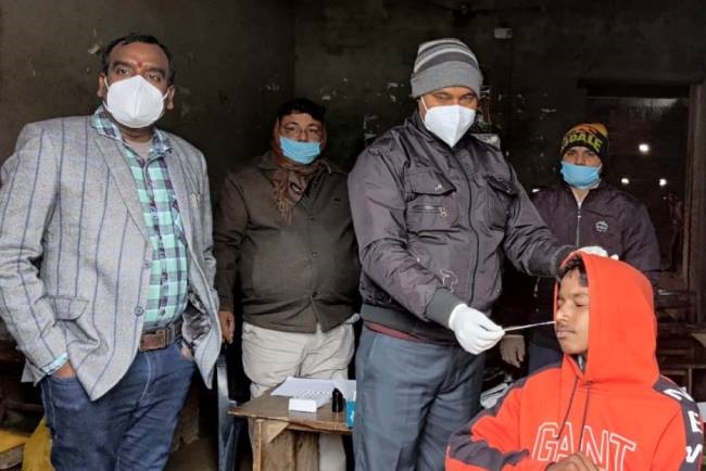 महराजगंज में तेजी से फैल रहा कोरोना, 69 और मिले संक्रमित