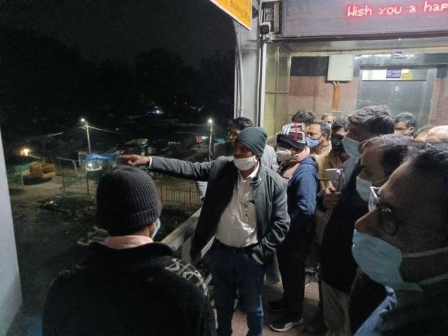 विकास में बाधा बनी बस्ती को शीघ्र हटाएं : डीआरएम