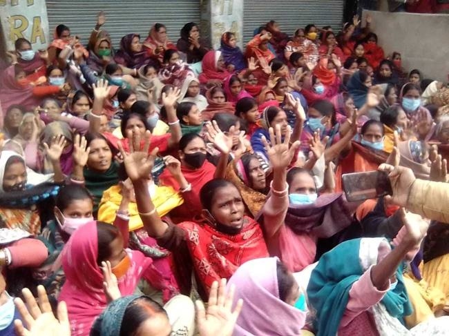 नोटिस चस्पाने के विरोध में सड़कों पर उतरे पहाड़तल्ली के लोग