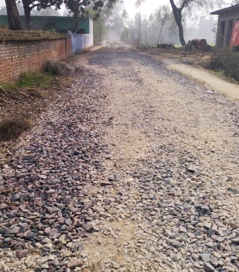 मतदाताओं की राह में कहीं बोल्डर तो कहीं पगडंडी