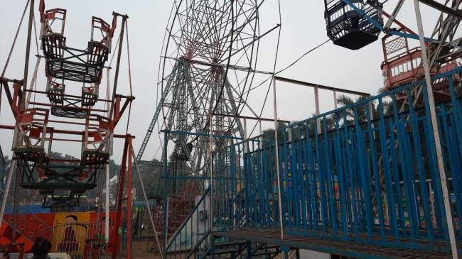 मगहर में लगे मेले को जिला प्रशासन ने कराया बंद