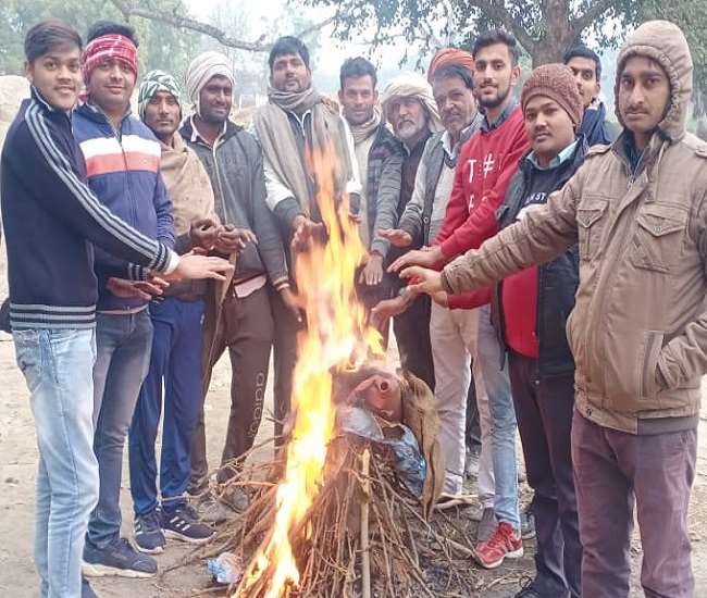 हाथरस में हल्की बारिश ने बढ़ाई सर्दी, फसलों पर मंडराया रोगों का खतरा, चार डिग्री तापमान और गिरा
