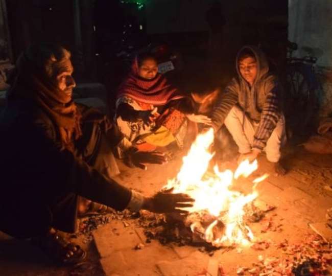 कंपकंपाती ठंड से ठिठुर रहे हैं लोग फिर भी सासाराम में नहीं हो रहा अलाव का इंतजाम