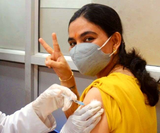 यूपी ने 24 करोड़ से ज्यादा कोरोना से बचाव के टीके लगाकर बनाया रिकार्ड, देश में सबसे ज्यादा लगी वैक्सीन