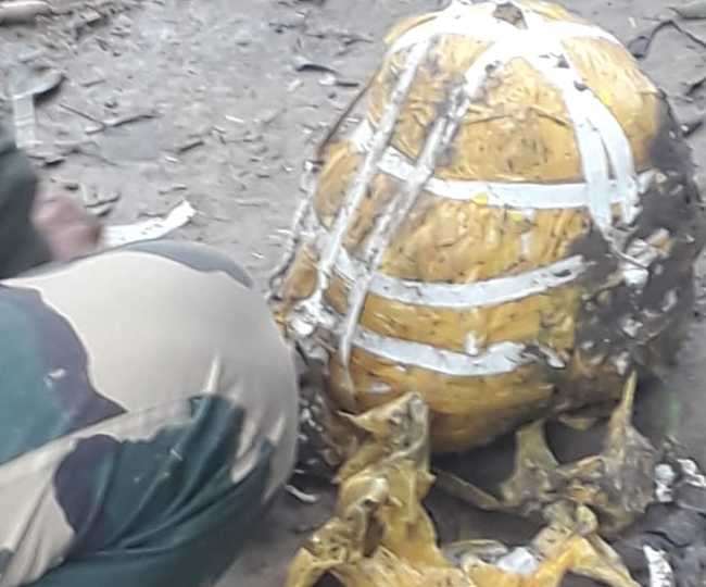 भारत-पाक सीमा पर पाकिस्तान ने गिराई हेरोइन की खेप, ड्रोन की तलाश में बीएसएफ का सर्च आपरेशन