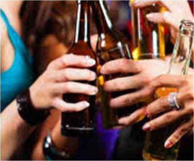 गेस्ट हाउस में बिजली विभाग के चार लोग कर रहे थे फुल मस्ती, गया पुलिस ने इस हाल में पकड़ा