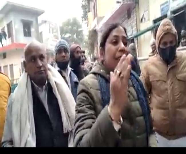 टिकट न मिलने पर फूट-फूट कर रोई कांग्रेस नेत्री, प्रियंका गांधी के लिए कही ये बात, वायरल हुआ वीडियो