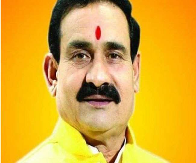 मुख्यमंत्री आवास पर धरना देने जा रहे मिर्ची बाबा पुलिस के रोकने पर गृहमंत्री नरोत्तम मिश्रा को कहा पाखंडी