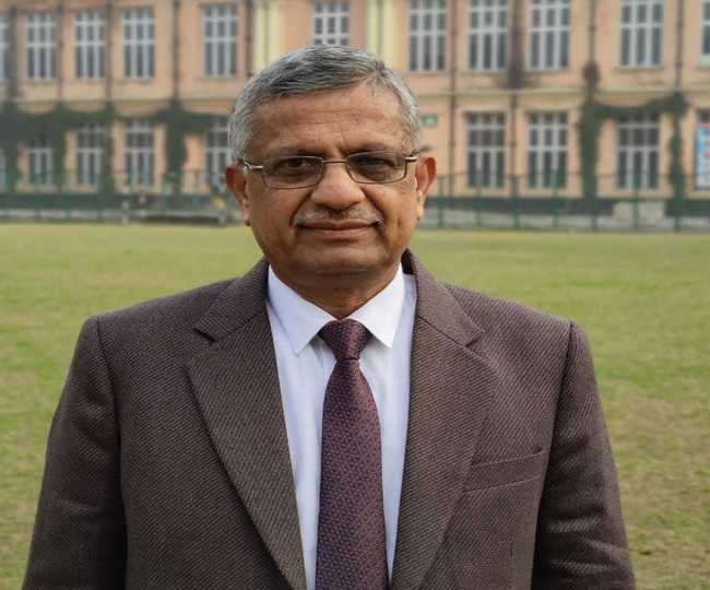 लुधियाना के प्राे. मुकेश अराेड़ा जगा रहे शिक्षा की लाै, 500 स्टूडेंट्स की पढ़ाई का खर्चा उठाकर दिलाई डिग्री