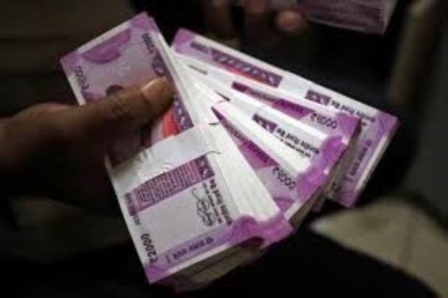 रक्सौल में वर्षो से विभाग व उपभोक्ताओं को चपत लगाता रहा संतोष