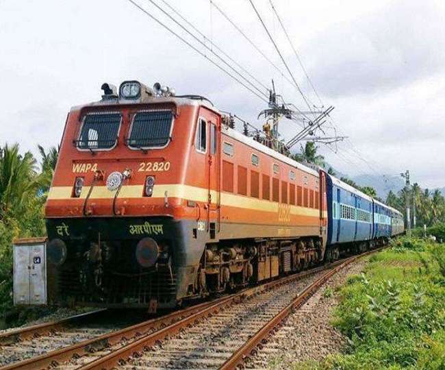 आरक्षित ट्रेनों के जरनल कोच में रोजाना सफर कर रहे ढाई हजार यात्री, राजस्व में 7 लाख की बढ़ोतरी