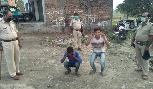 लॉकडाउन का उल्लंघन करने वालों की पुलिस ने ली खबर