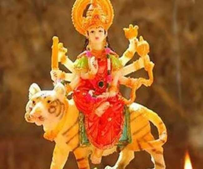 Durga Ashtmi 2021: दुर्गा अष्टमी पर शुरू हुई पूजा, लोग घर पर रहकर ही कर रहे आराधना, जानिए पूजा का मुहूर्त