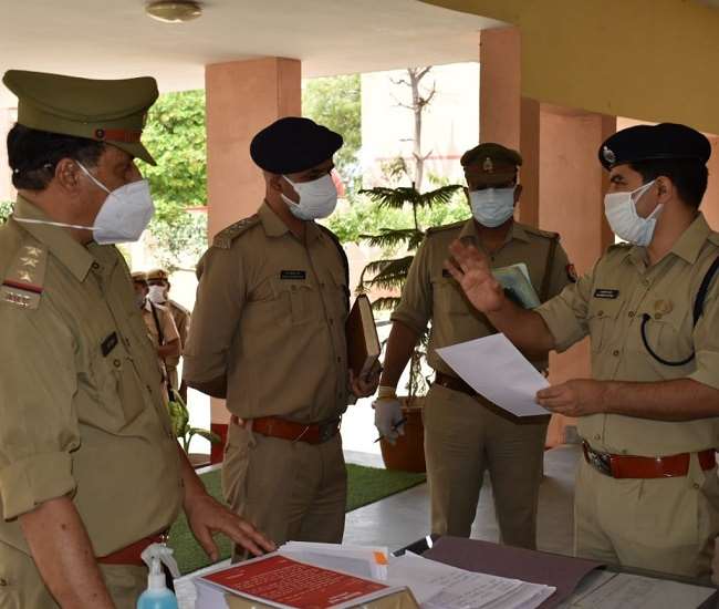 एसएसपी ने थाना इगलास के औचक निरीक्षण कर पंचायत चुनाव की तैयारियों का लिया जायज़ा Aligarh news