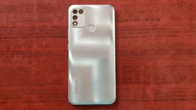 Infinix Hot 10 Play Review: कम कीमत में बड़ी बैटरी और बड़ी स्क्रीन का धमाल