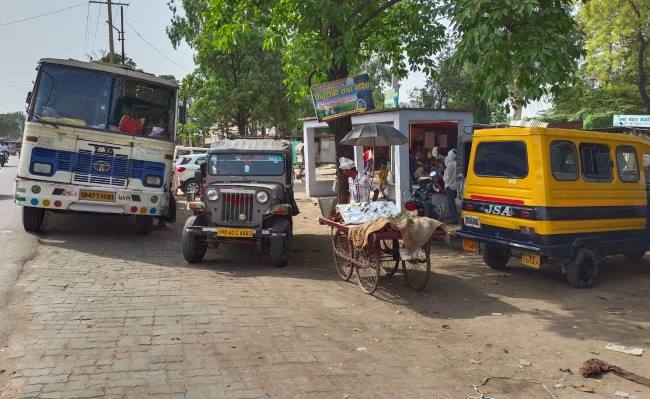 उतरौला में नगर पालिका क्षेत्र में छह स्थानों पर वैध टैक्सी स्टैंड का दावा