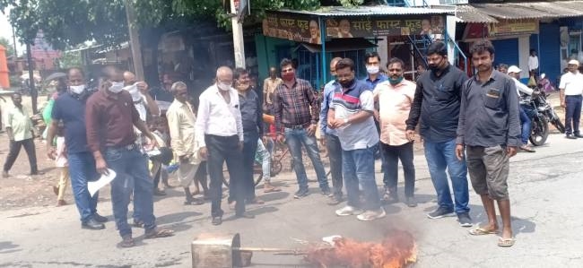चीनी राष्ट्रपति का पुतला फूंका, सामान का बहिष्कार