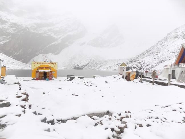 हेमकुंड साहिब व फूलों की घाटी की यात्रा रोकी