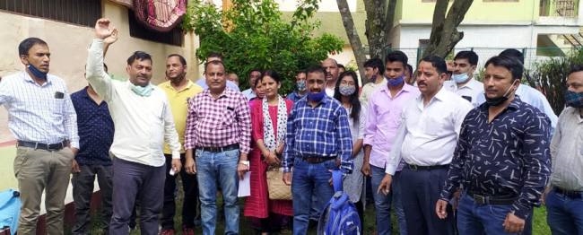 अधिकारियों और कर्मचारियों ने किया आरपार के संघर्ष का ऐलान