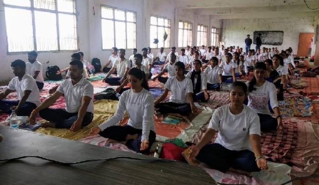 मानसिक व आध्यात्मिक विकास के लिए योग जरूरी