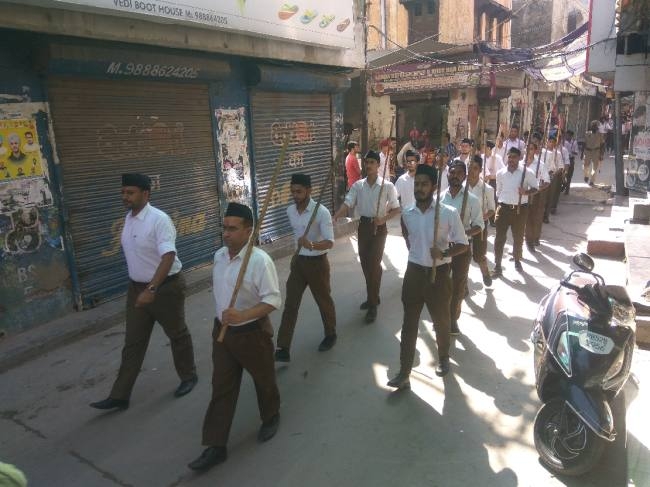 आरएसएस ने निकाला मार्च