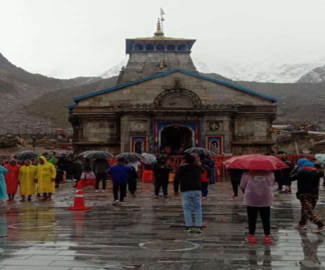 Kedarnath Yatra: तीन दिन से रुकी केदारनाथ यात्रा फिर शुरू, 12 हजार यात्री हुए धाम के लिए रवाना