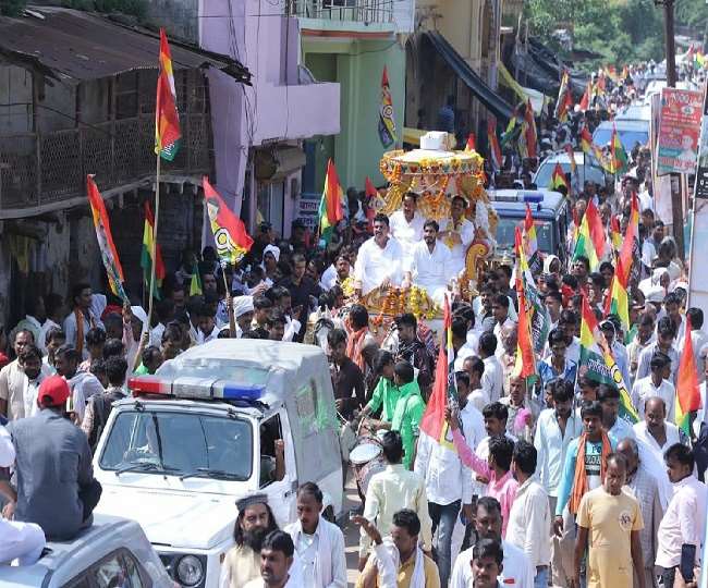 महोबा में पत्रकारों से बोले शिवपाल, बेरोजगारी की वजह से भुखमरी की कगार पर पहुंचे लोग