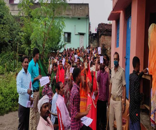 IN PICS, पंचायत मुखिया चुनाव 2021:गया, नवादा, सासाराम, औरंगाबाद और कैमूर पंचायत चुनाव की देखें तस्वीरों में