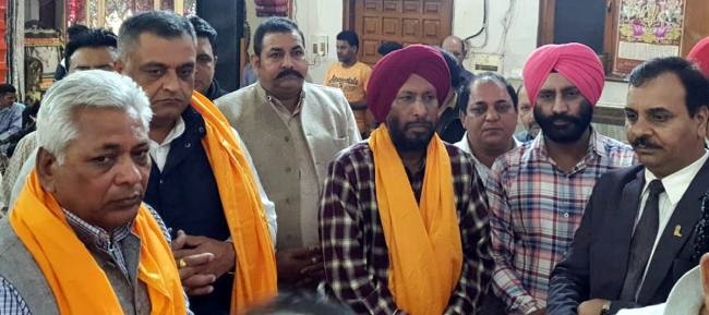 मेडिकल कैंप में 1200 लोगों की जांच कर दवाइयां दी