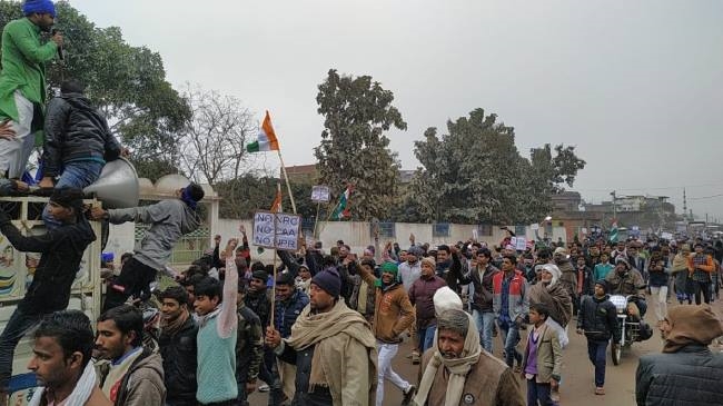 महंगाई व बेरोजगारी से देशवासियों का ध्यान भटका रही है सरकार