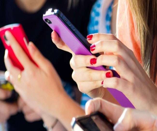भारत में रिकॉर्ड स्मार्टफोन सेल, 2021 में 16.9 करोड़ यूनिट की हुई सेल