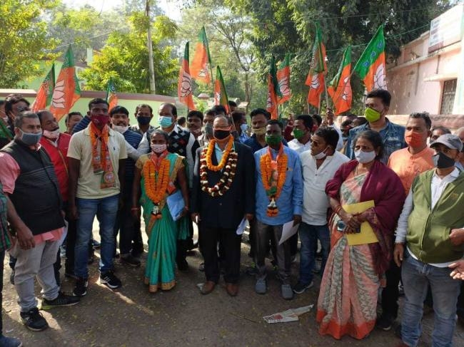 कांग्रेस, भाजपा समेत वामपंथी उम्मीदवारों ने दाखिल किया पर्चा