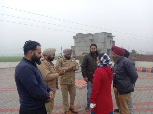 पहले पिस्तौल तान किसान से गाड़ी छीनी, फिर उसी में सवार हो स्टाफ नर्स से कार लूटी