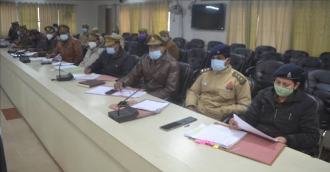 निर्विघ्न चुनाव कराने में अपराधियों पर कसें शिकंजा