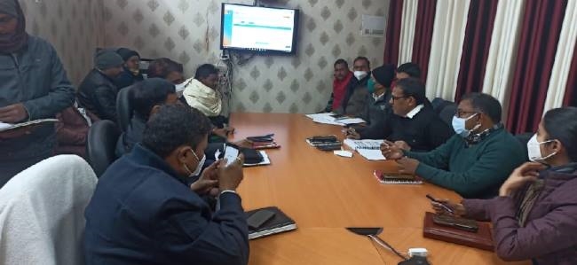 राजनीतिक दलों की मौजूदगी में ईवीएम का हुआ प्रथम रैंडमाइजेशन