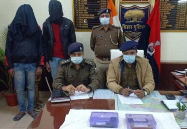 फ्लिपकार्ट से खरीदे नकली पिस्टल दिखा कर लूटी थी बाइक