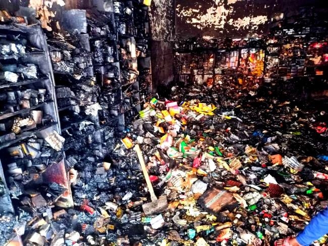 दुकान में लगी आग, डेढ़ करोड़ की दवा राख