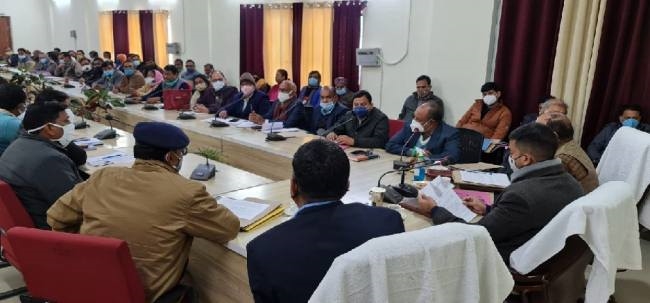 केंद्रों पर एक घंटे पहले पहुंचे परीक्षार्थी, करेंगे मुफ्त सफर