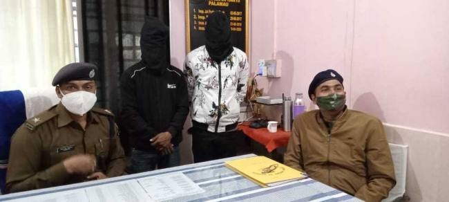 पुलिस ने शहर से दो मोबाइल चोरों को किया गिरफ्तार