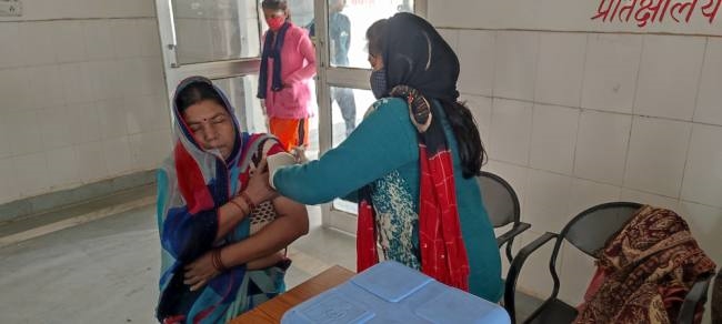 सिवान में सात प्रखंडों में 3 हजार 693 लोगों ने ली वैक्सीन