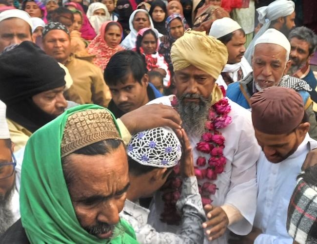 चिल्लागाह पहुंचे शेखजी, छड़ियों के साए में आज उठेगा डोला