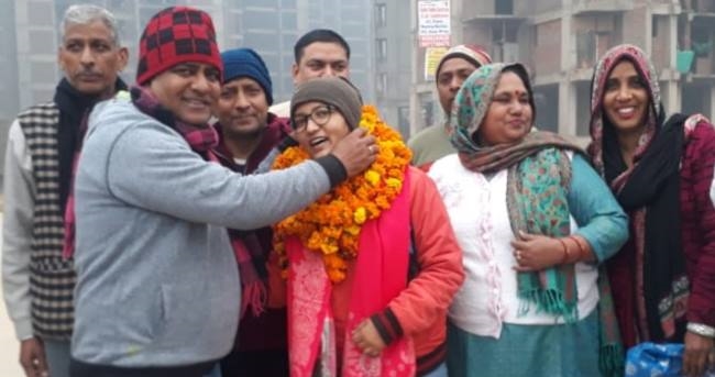 कपड़ों की तुरपाई से बुना बेटी के डाक्टर बनने का सपना