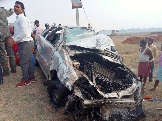 सड़क दुर्घटना में तीन महिला सहित पांच घायल