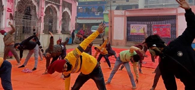 अमृत महोत्सव पर सूर्य नमस्कार व योगाभ्यास