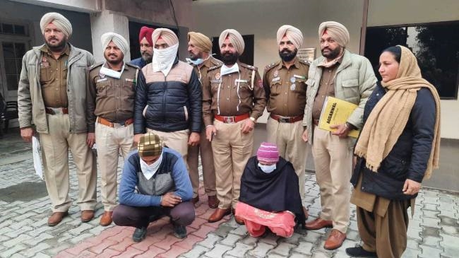 पिस्तौल, मैगजिन के साथ एक गिरफ्तार