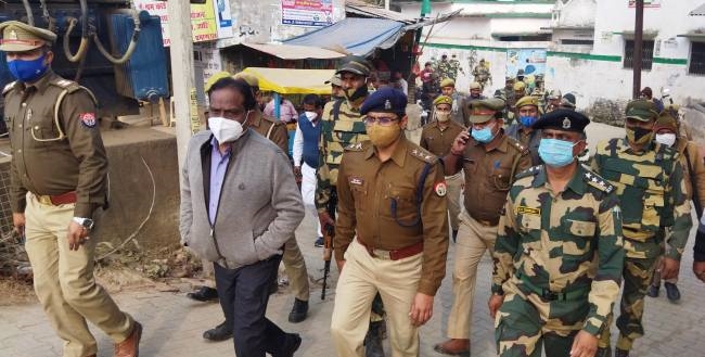 आइटीबीपी संग पुलिसकर्मियों ने किया रूट मार्च